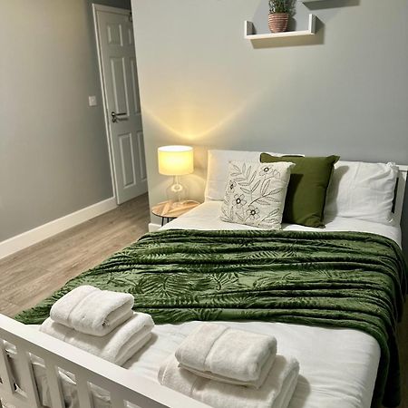 Cosy Ensuite Double Room, Near Heathrow Airport Northolt  Eksteriør bilde