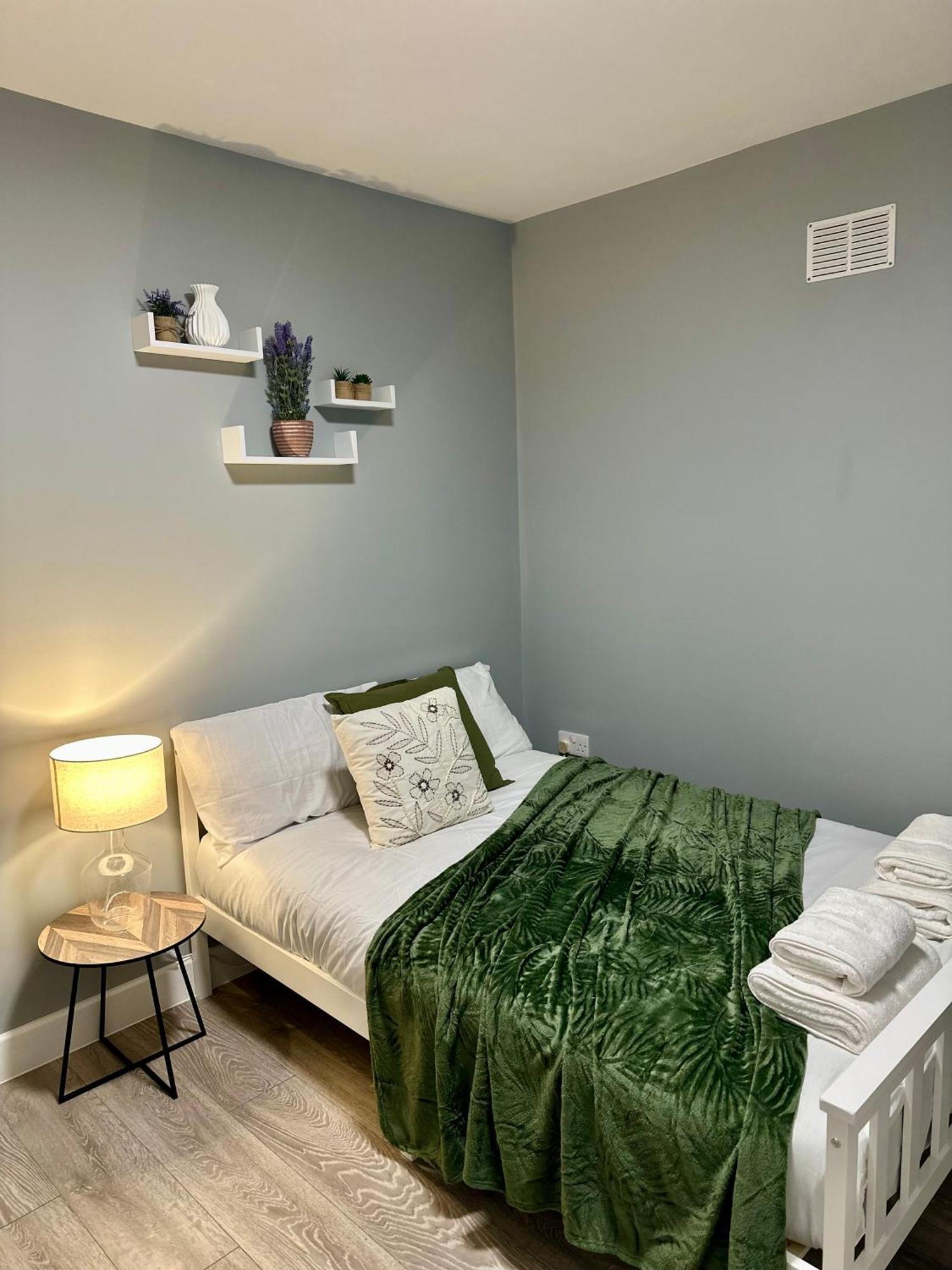 Cosy Ensuite Double Room, Near Heathrow Airport Northolt  Eksteriør bilde