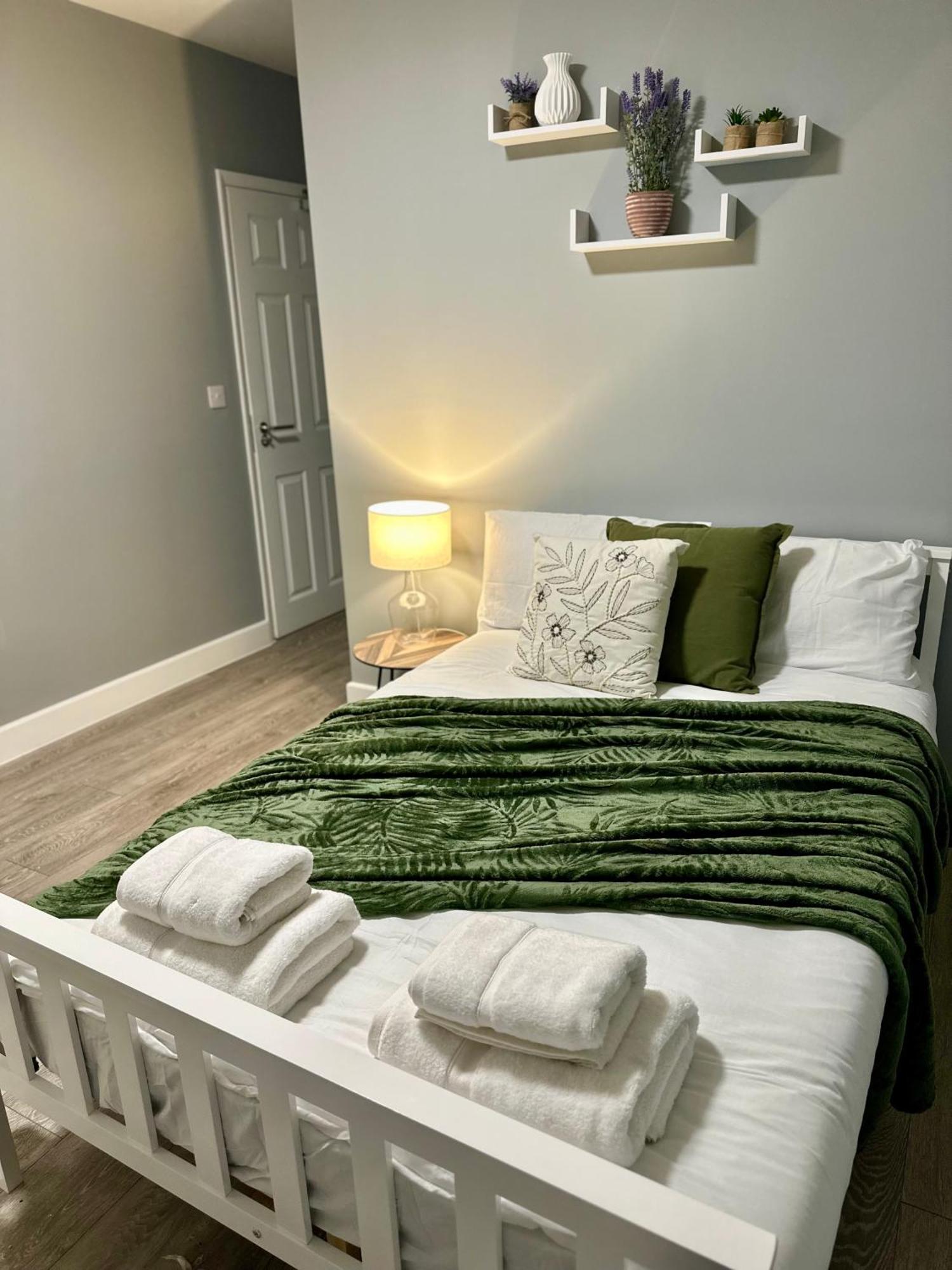 Cosy Ensuite Double Room, Near Heathrow Airport Northolt  Eksteriør bilde